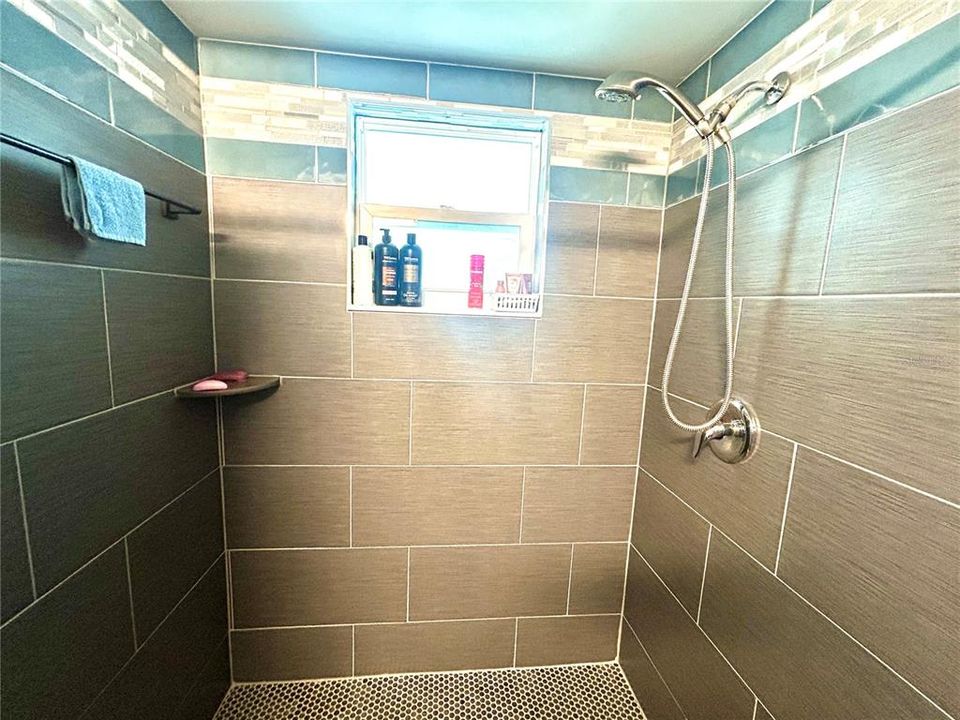 En Venta: $415,000 (4 camas, 2 baños, 2159 Pies cuadrados)