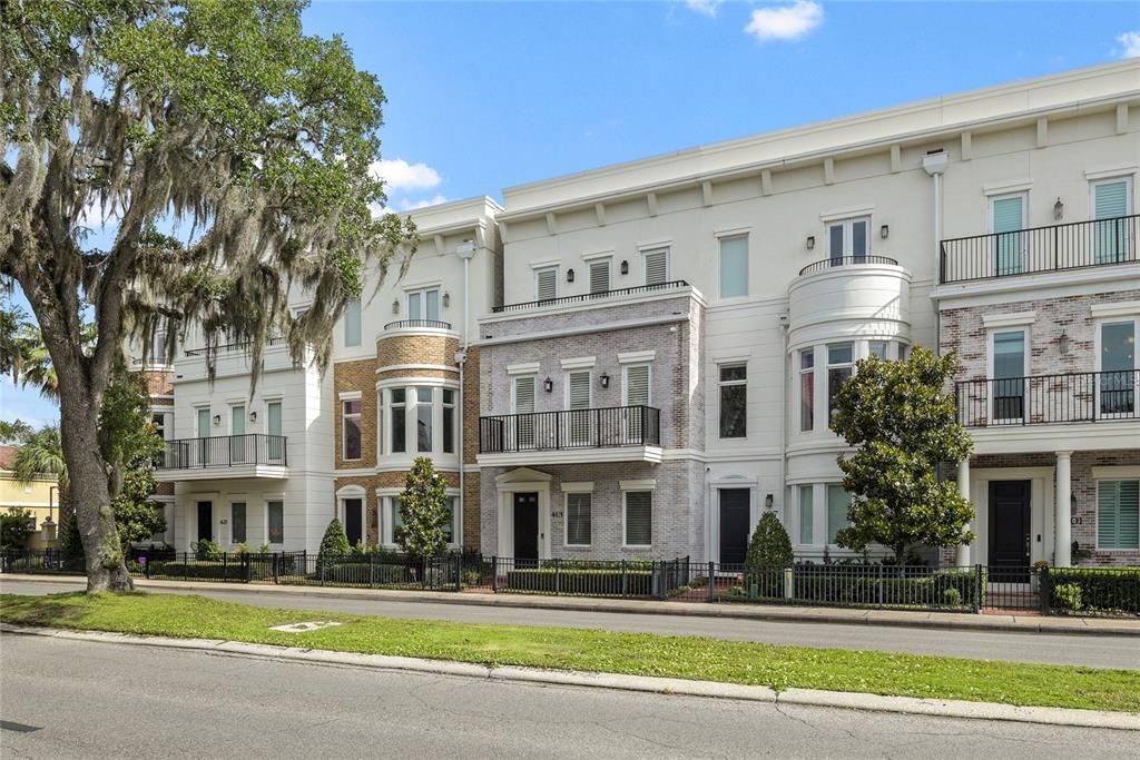 For Sale: $2,695,000 (3 beds, 3 baths, 3048 Square Feet)