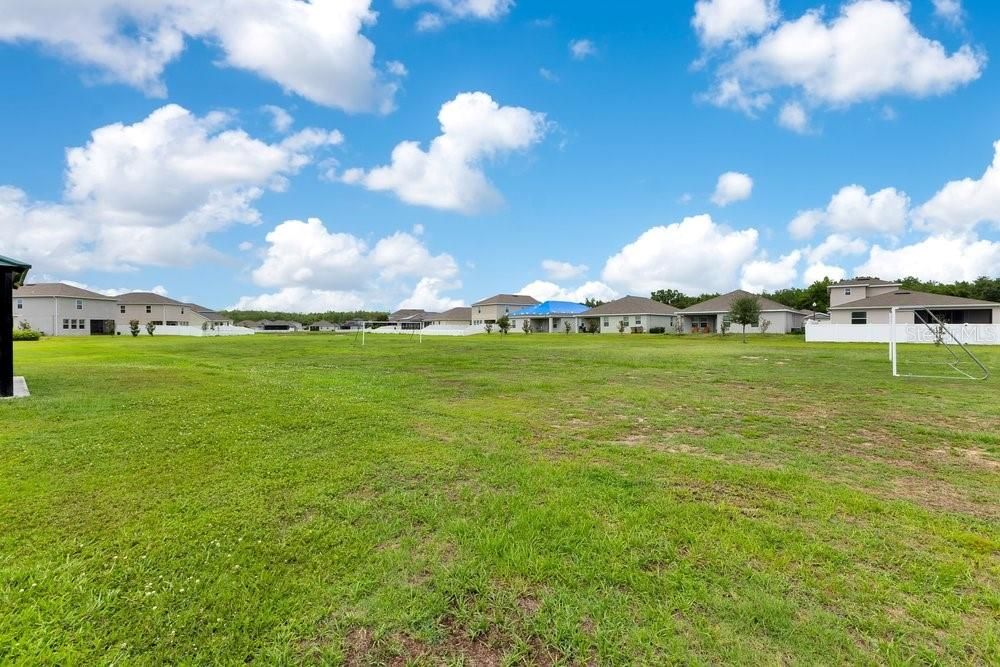 For Sale: $389,900 (4 beds, 2 baths, 2086 Square Feet)