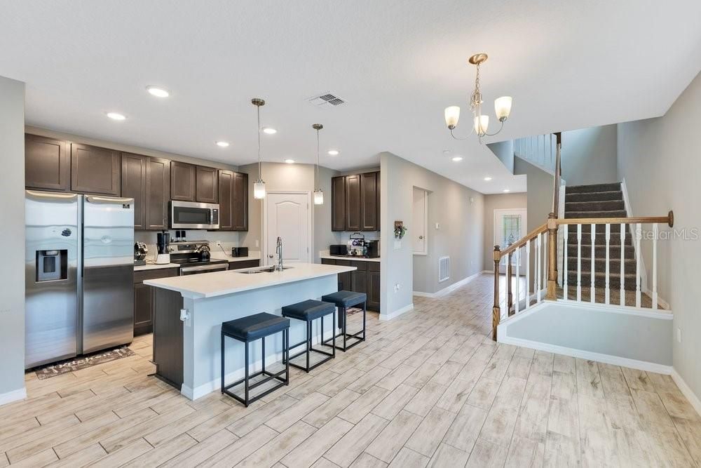 For Sale: $389,900 (4 beds, 2 baths, 2086 Square Feet)
