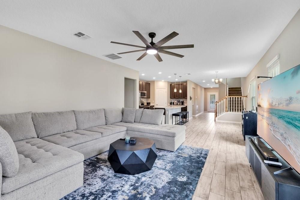 For Sale: $389,900 (4 beds, 2 baths, 2086 Square Feet)