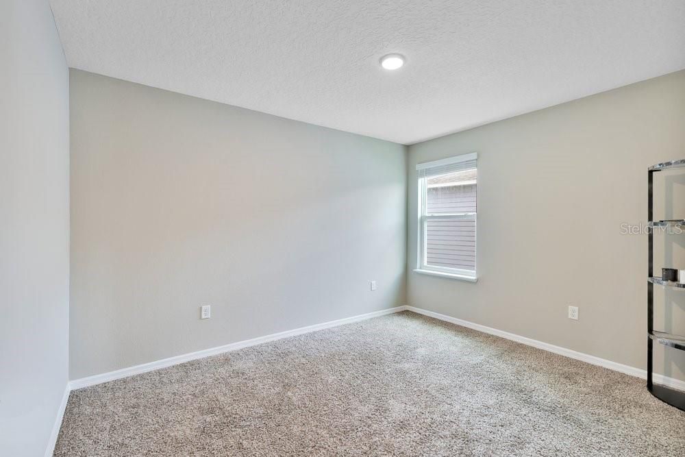 For Sale: $389,900 (4 beds, 2 baths, 2086 Square Feet)