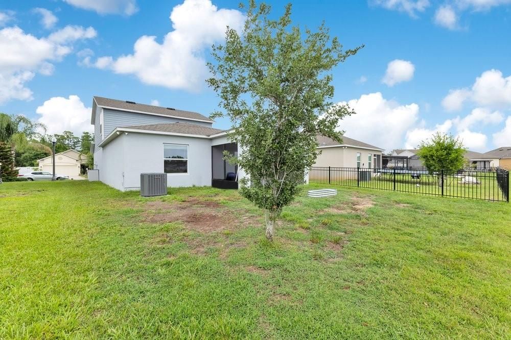 For Sale: $389,900 (4 beds, 2 baths, 2086 Square Feet)