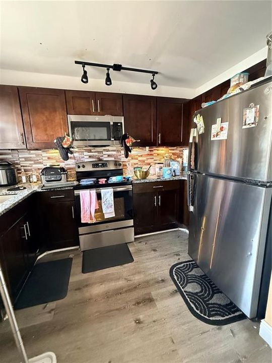 For Sale: $129,900 (2 beds, 2 baths, 1118 Square Feet)