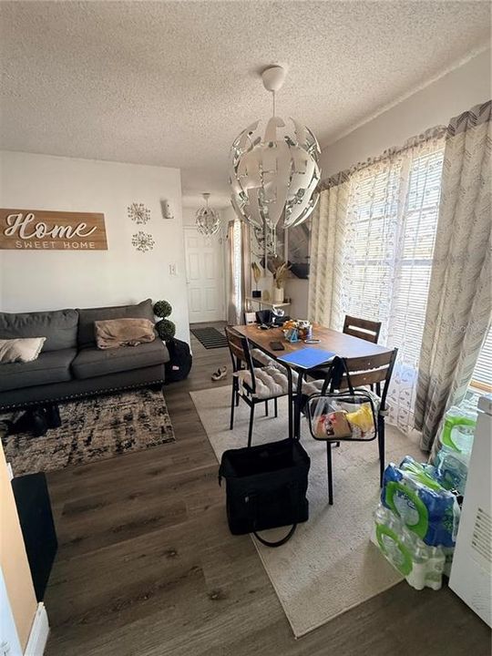 For Sale: $129,900 (2 beds, 2 baths, 1118 Square Feet)