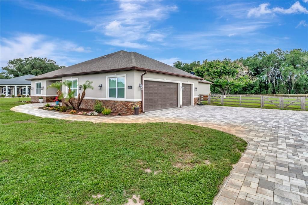 For Sale: $925,000 (4 beds, 4 baths, 3210 Square Feet)