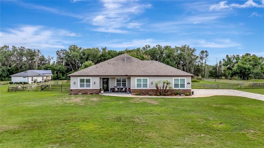 For Sale: $925,000 (4 beds, 4 baths, 3210 Square Feet)