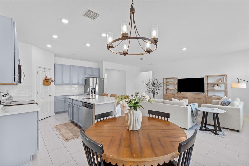 For Sale: $399,999 (4 beds, 2 baths, 2340 Square Feet)