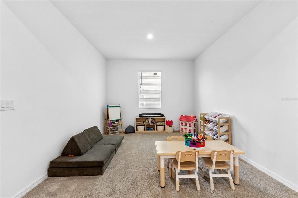 For Sale: $399,999 (4 beds, 2 baths, 2340 Square Feet)