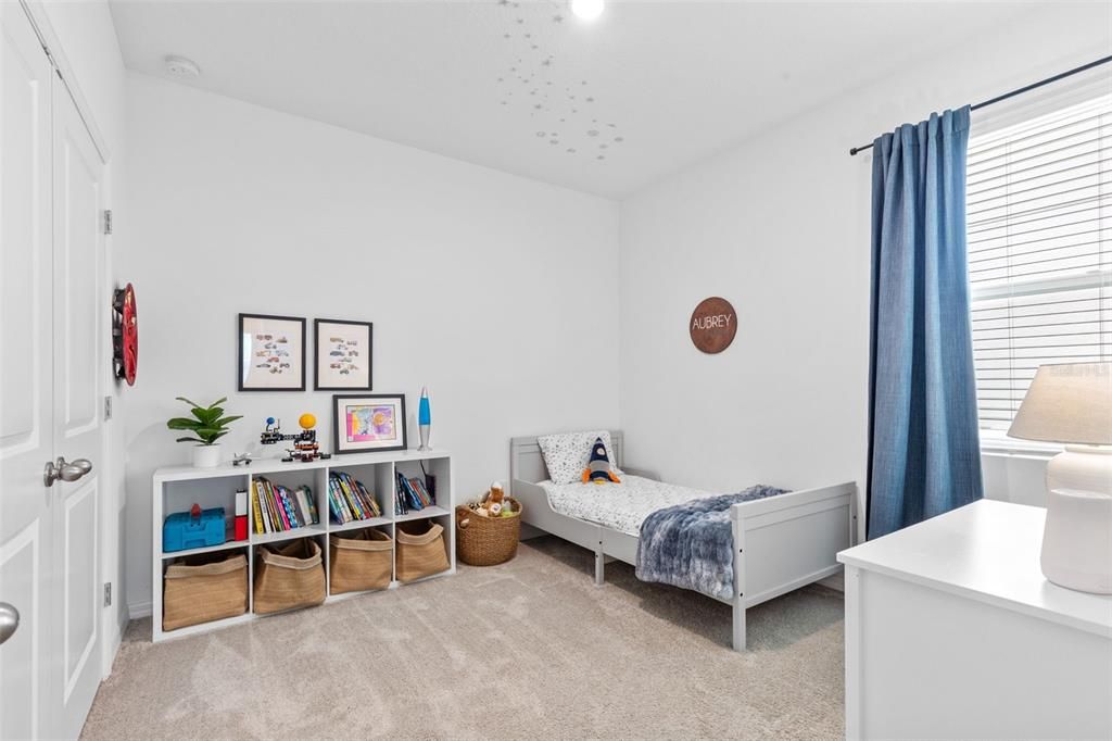 For Sale: $399,999 (4 beds, 2 baths, 2340 Square Feet)