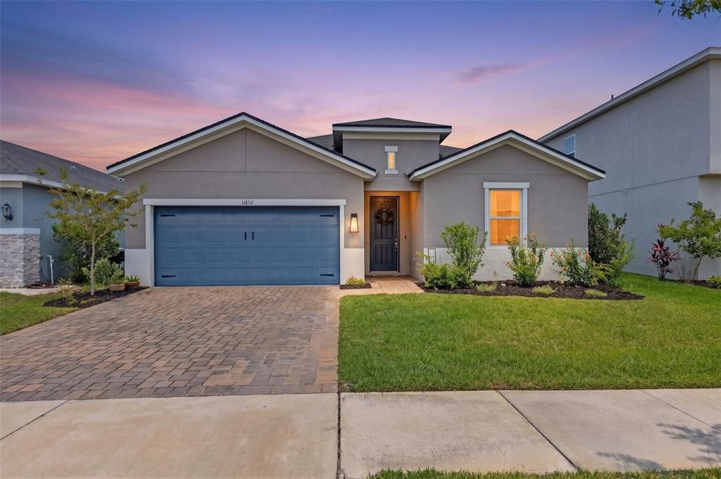 For Sale: $399,999 (4 beds, 2 baths, 2340 Square Feet)