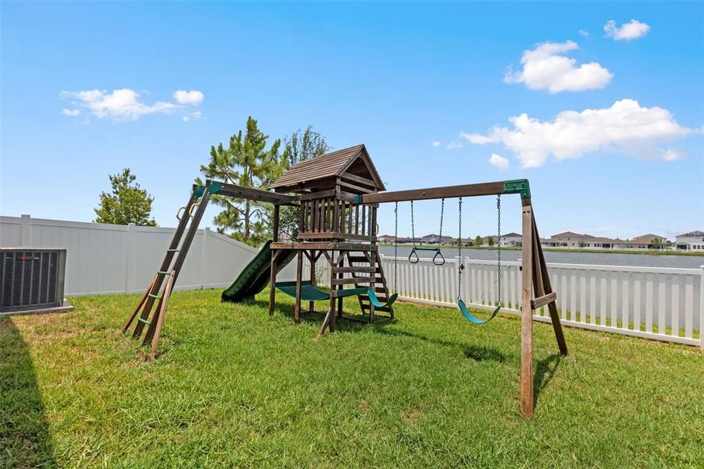 For Sale: $399,999 (4 beds, 2 baths, 2340 Square Feet)