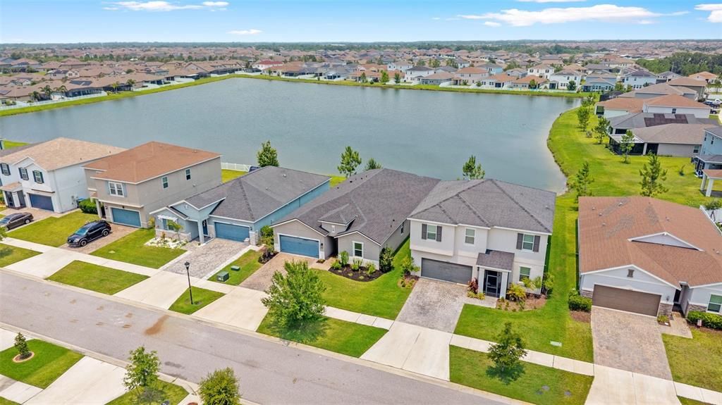 For Sale: $399,999 (4 beds, 2 baths, 2340 Square Feet)
