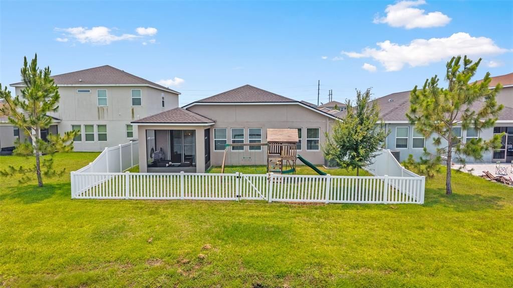 For Sale: $399,999 (4 beds, 2 baths, 2340 Square Feet)