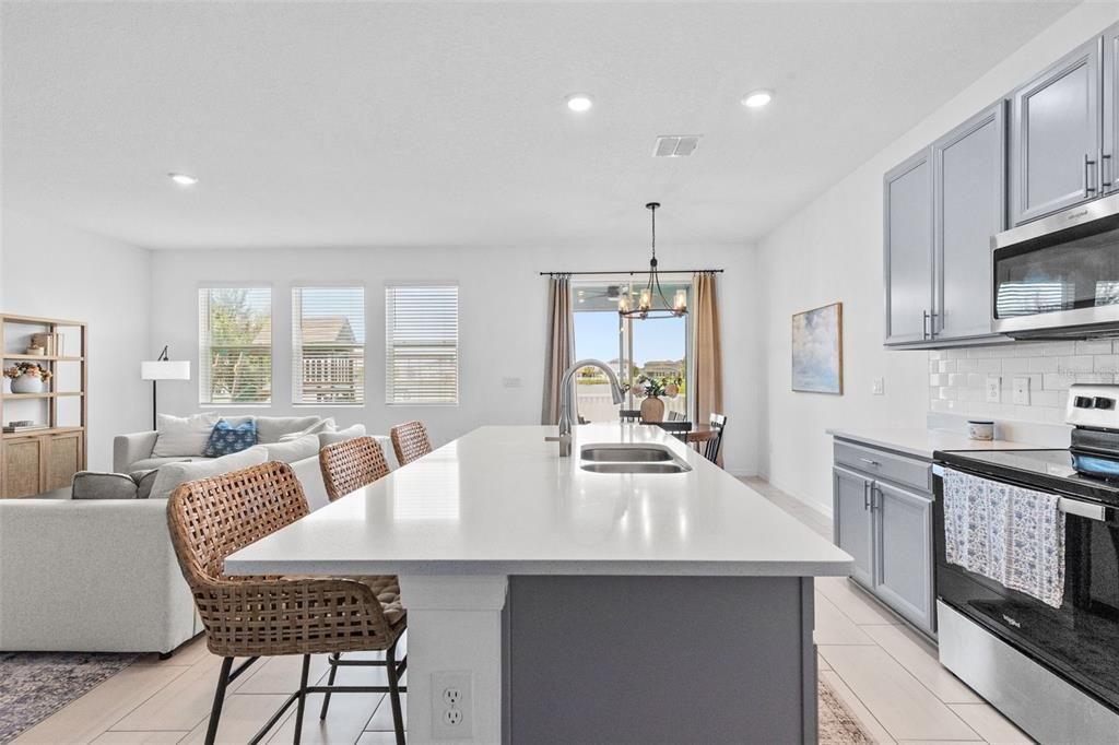 For Sale: $399,999 (4 beds, 2 baths, 2340 Square Feet)