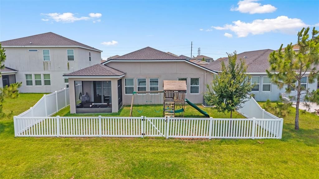 For Sale: $399,999 (4 beds, 2 baths, 2340 Square Feet)