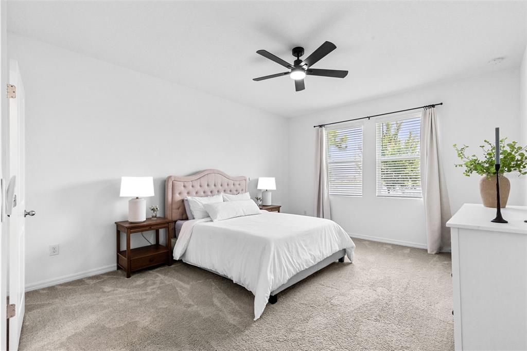 For Sale: $399,999 (4 beds, 2 baths, 2340 Square Feet)