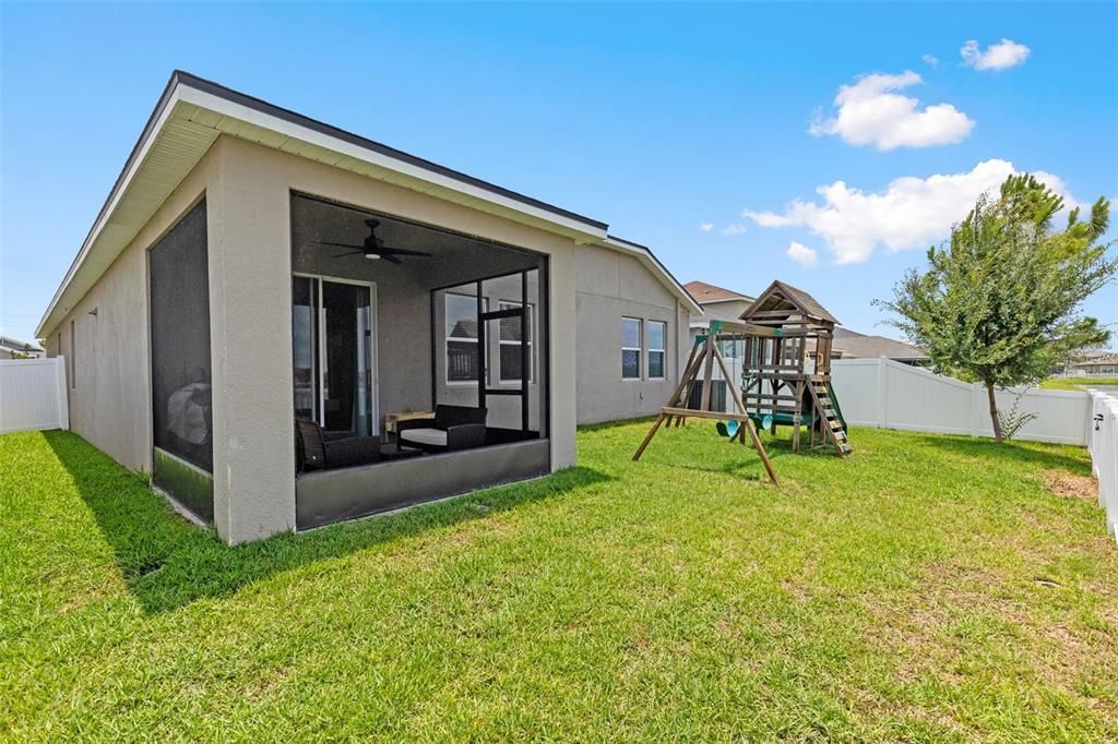 For Sale: $399,999 (4 beds, 2 baths, 2340 Square Feet)