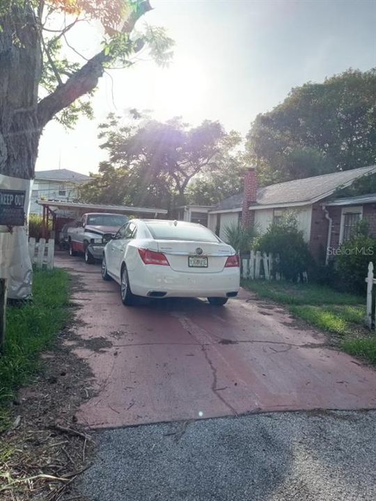For Sale: $200,000 (2 beds, 1 baths, 891 Square Feet)