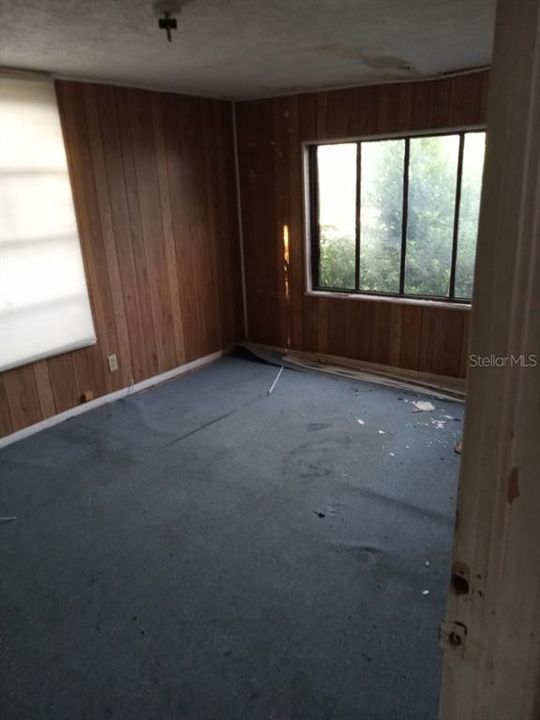 For Sale: $200,000 (2 beds, 1 baths, 891 Square Feet)