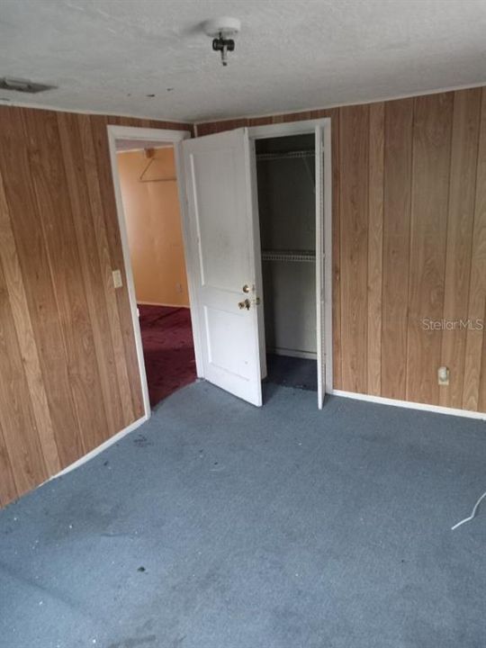 For Sale: $200,000 (2 beds, 1 baths, 891 Square Feet)