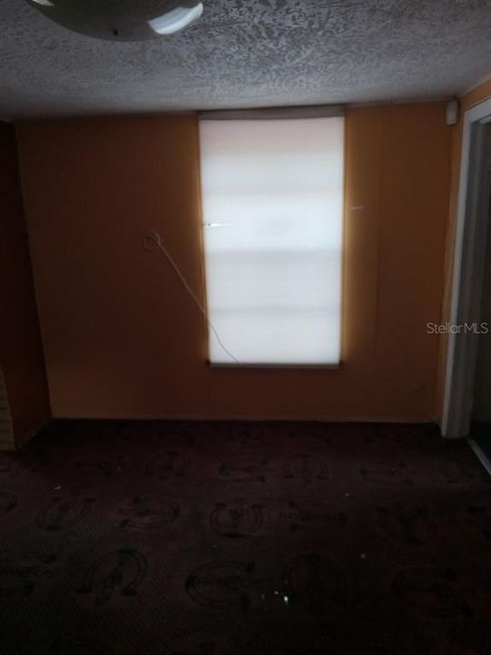 For Sale: $200,000 (2 beds, 1 baths, 891 Square Feet)