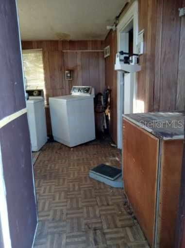 For Sale: $200,000 (2 beds, 1 baths, 891 Square Feet)