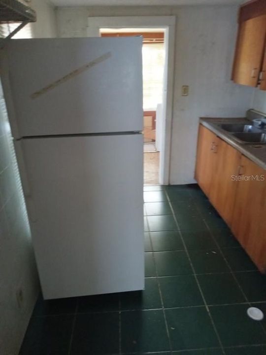 For Sale: $200,000 (2 beds, 1 baths, 891 Square Feet)