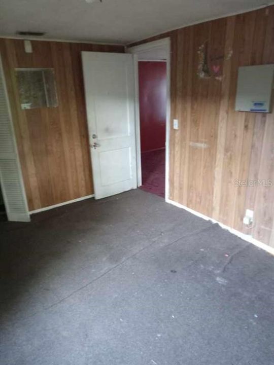 For Sale: $200,000 (2 beds, 1 baths, 891 Square Feet)