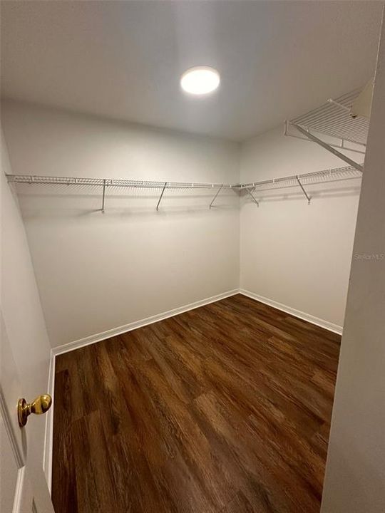 For Sale: $409,999 (4 beds, 2 baths, 2321 Square Feet)