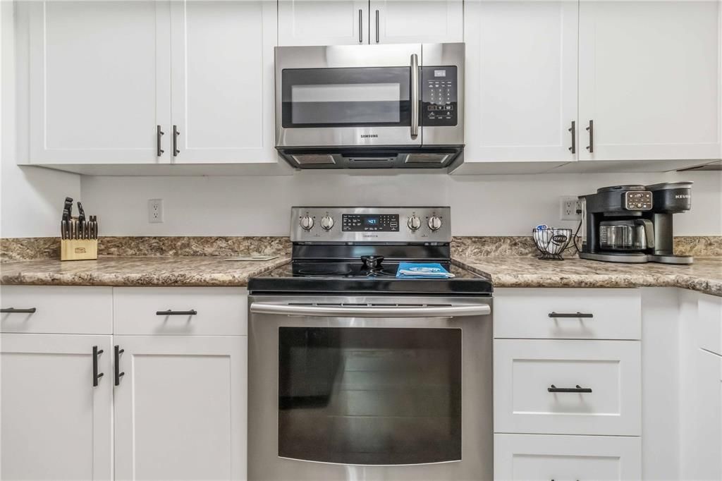 For Sale: $174,900 (2 beds, 2 baths, 1122 Square Feet)