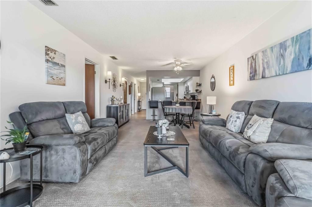 For Sale: $174,900 (2 beds, 2 baths, 1122 Square Feet)