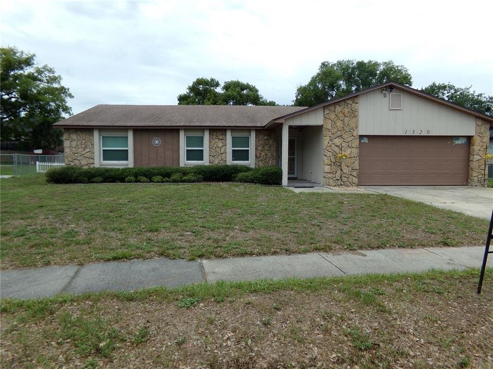 For Sale: $485,000 (4 beds, 2 baths, 1624 Square Feet)