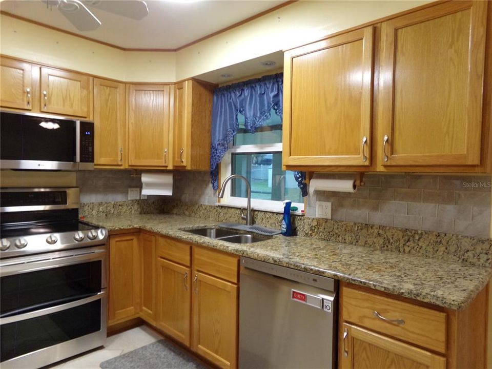 For Sale: $485,000 (4 beds, 2 baths, 1624 Square Feet)