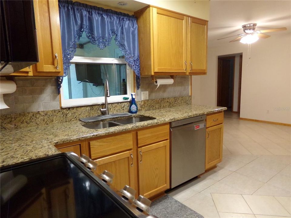 For Sale: $485,000 (4 beds, 2 baths, 1624 Square Feet)