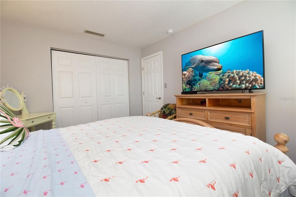 待售: $340,000 (2 贝兹, 1 浴室, 912 平方英尺)