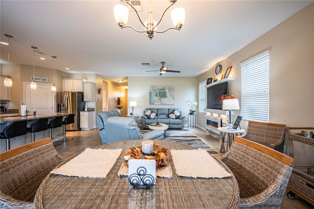 For Sale: $334,900 (3 beds, 2 baths, 1685 Square Feet)