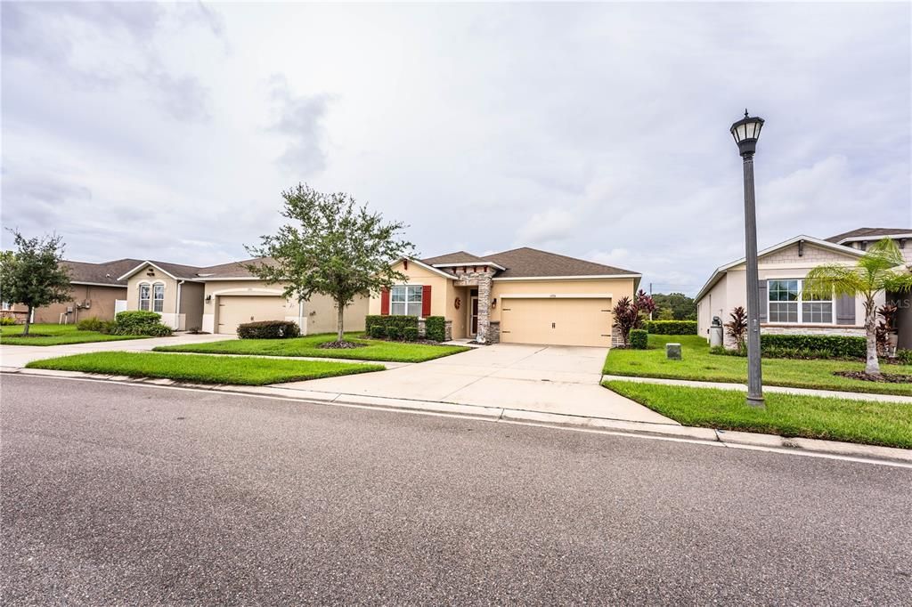 For Sale: $334,900 (3 beds, 2 baths, 1685 Square Feet)
