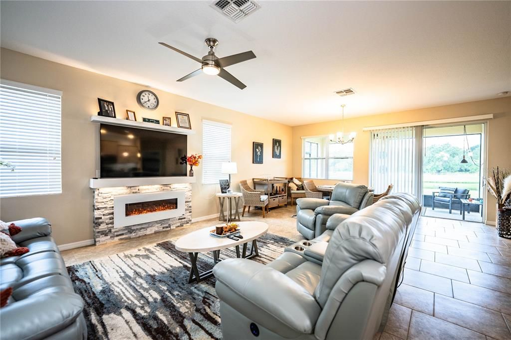 For Sale: $334,900 (3 beds, 2 baths, 1685 Square Feet)