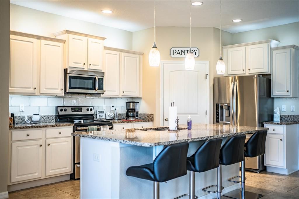 For Sale: $334,900 (3 beds, 2 baths, 1685 Square Feet)