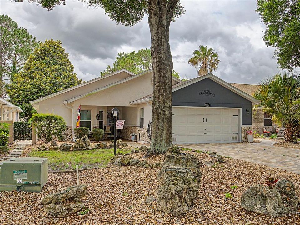 For Sale: $299,900 (2 beds, 2 baths, 1630 Square Feet)
