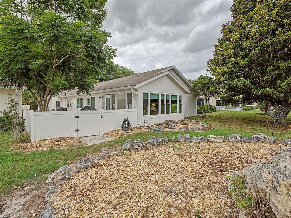 For Sale: $299,900 (2 beds, 2 baths, 1630 Square Feet)
