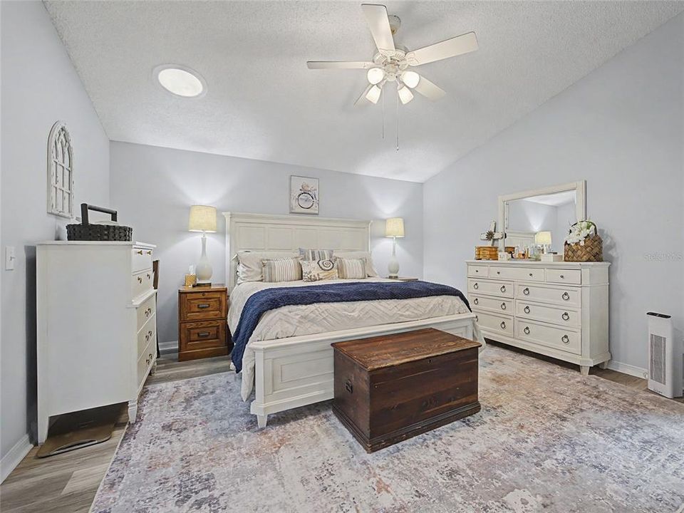 For Sale: $299,900 (2 beds, 2 baths, 1630 Square Feet)