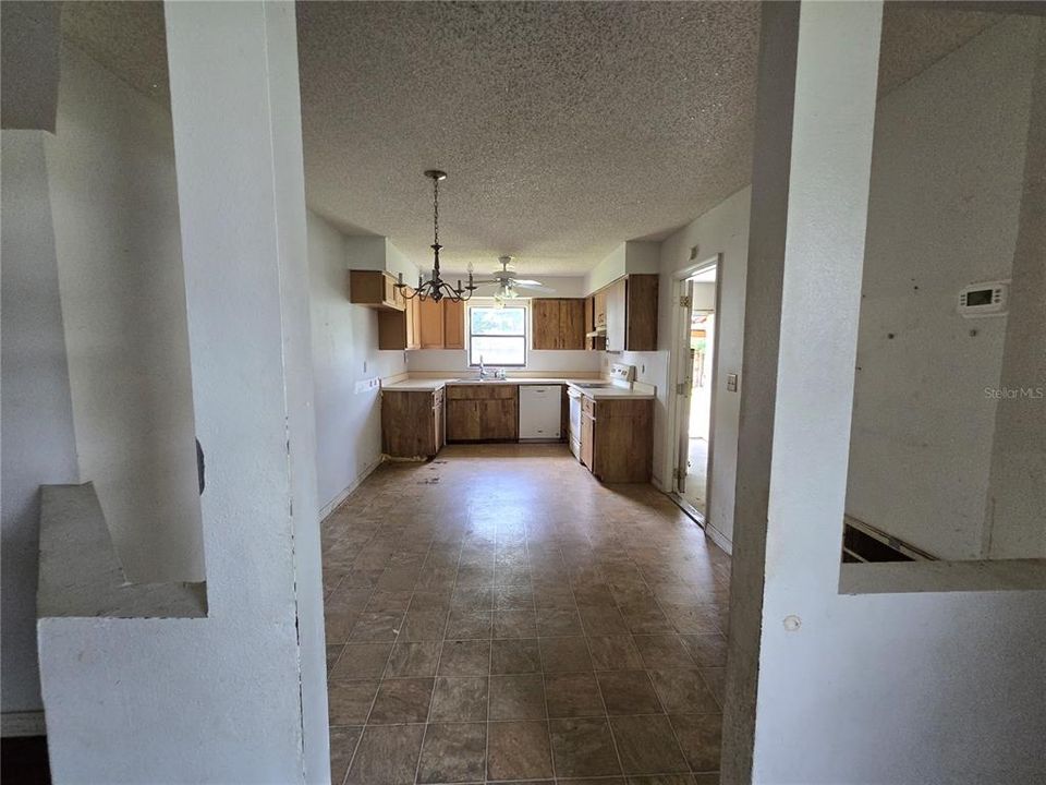For Sale: $163,275 (3 beds, 2 baths, 1288 Square Feet)