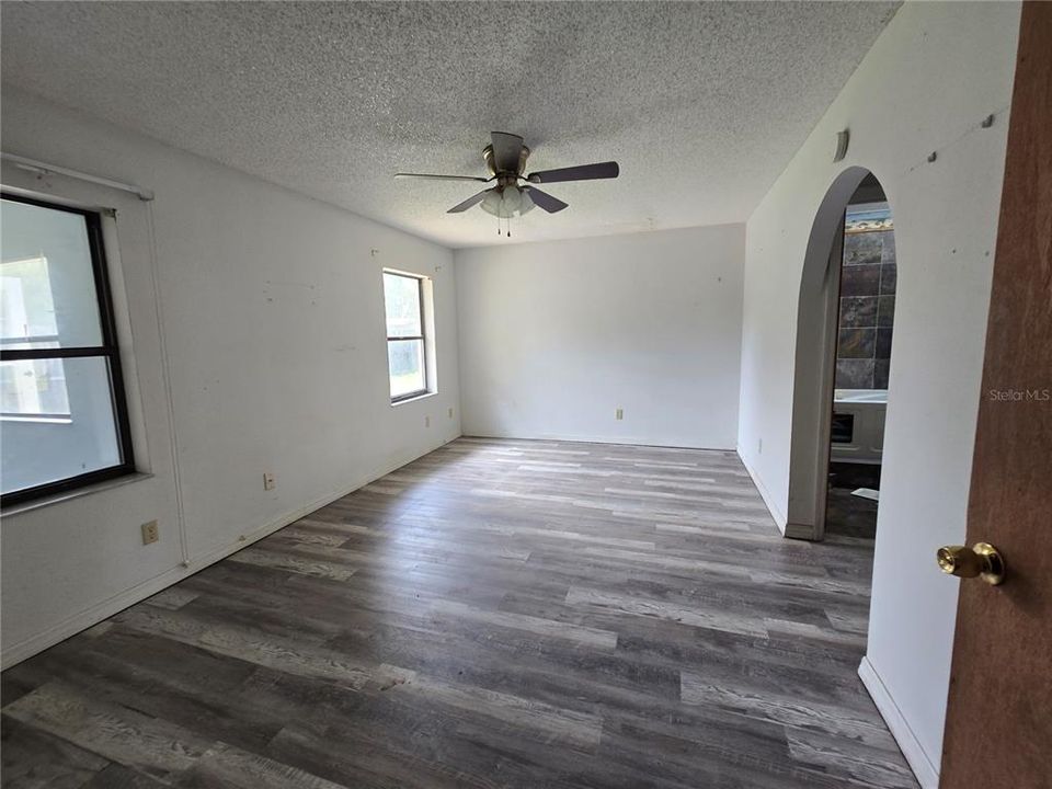 For Sale: $163,275 (3 beds, 2 baths, 1288 Square Feet)