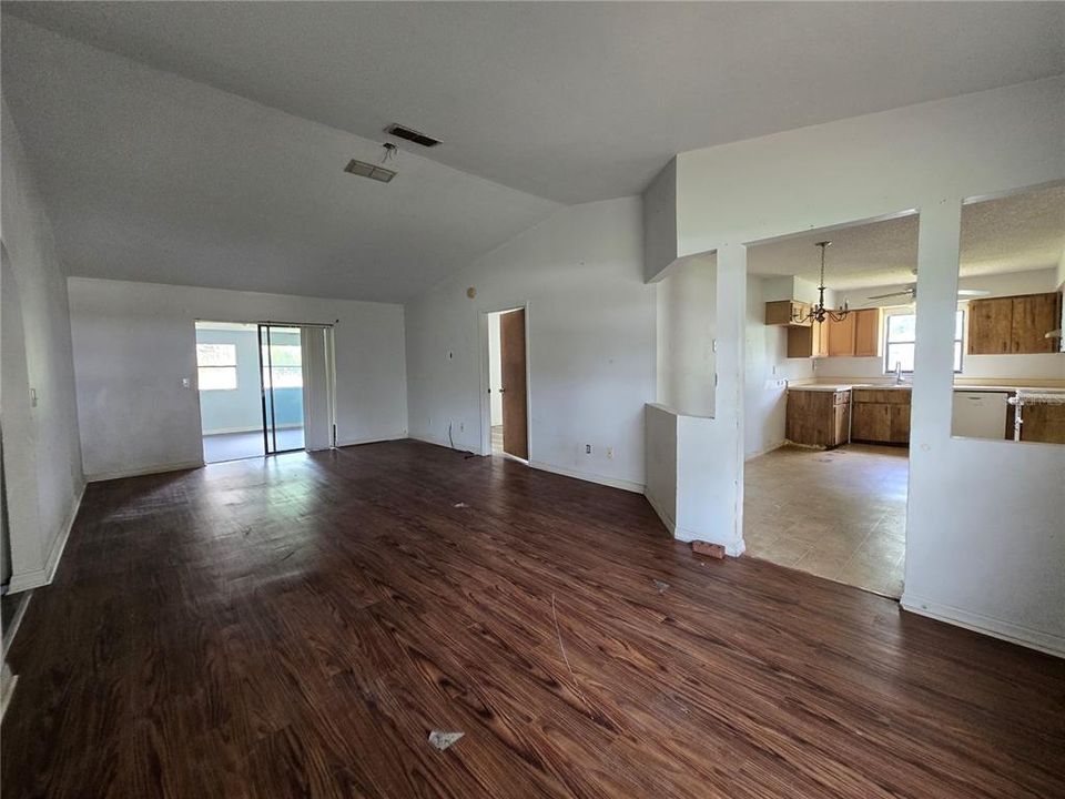 For Sale: $163,275 (3 beds, 2 baths, 1288 Square Feet)