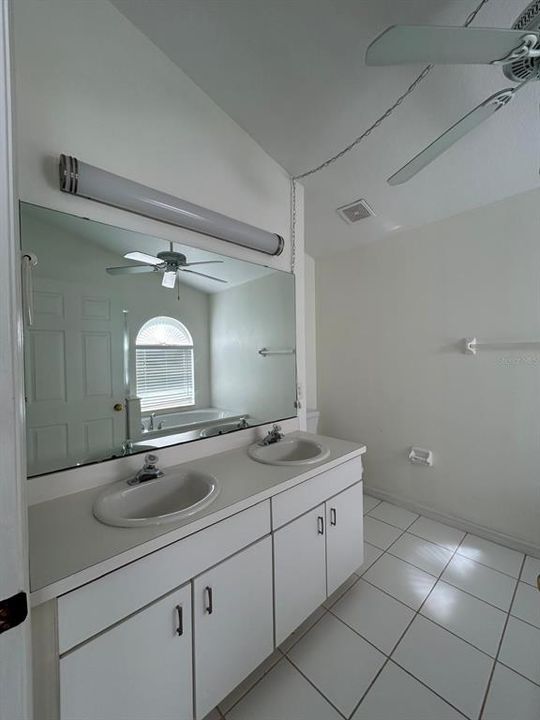 For Rent: $2,495 (3 beds, 2 baths, 1593 Square Feet)