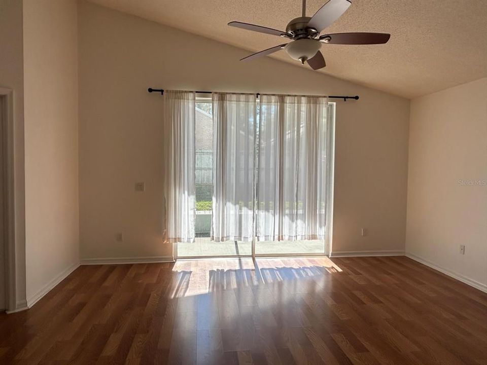 For Rent: $2,495 (3 beds, 2 baths, 1593 Square Feet)