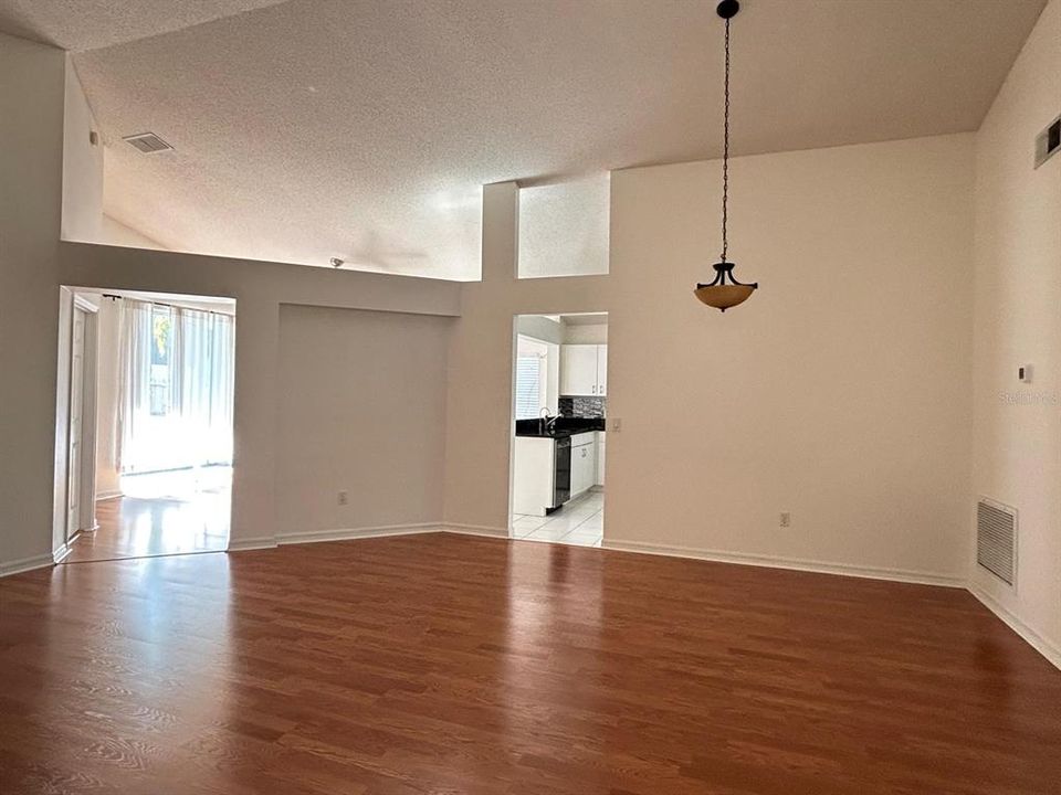 For Rent: $2,495 (3 beds, 2 baths, 1593 Square Feet)