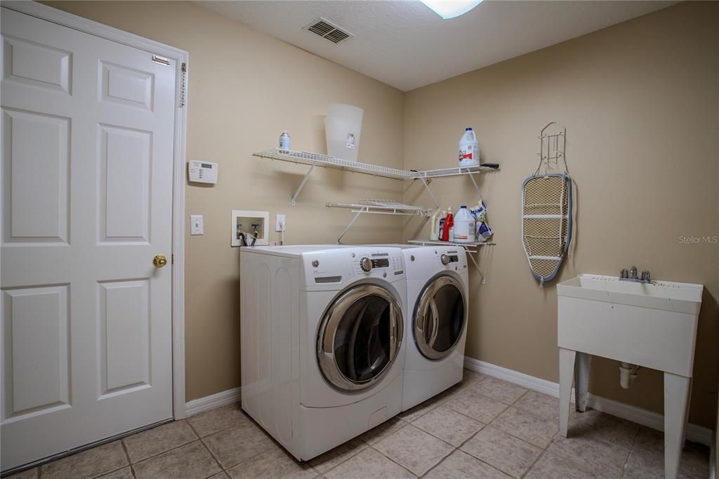 В аренду: $3,800 (5 спален, 4 ванн, 2906 Квадратных фут)